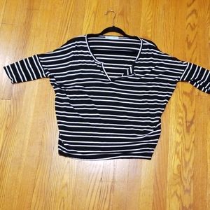 🌷5 for 25🌷Maurices Black & White tee